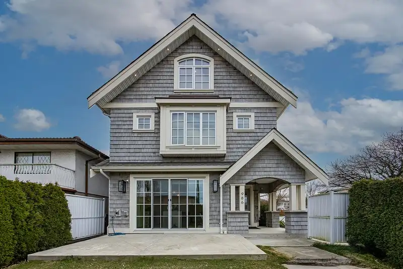 986 RENFREW STREET - photo 1 of 22