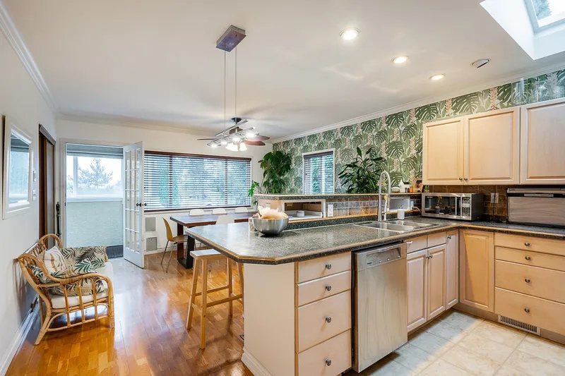 430 GARRETT STREET - photo 3 of 25