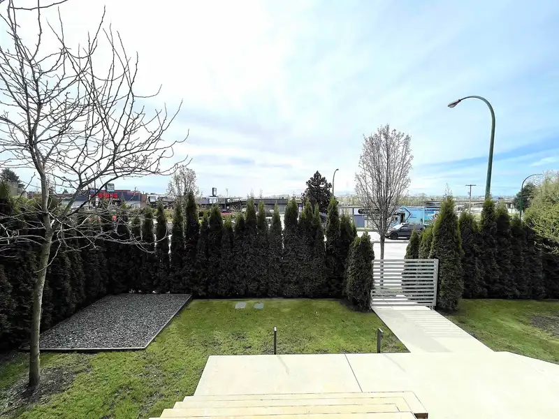 1633 SE MARINE DRIVE - photo 4 of 40