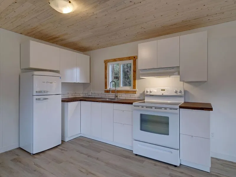 28 1413 SUNSHINE COAST HIGHWAY - photo 4 of 15