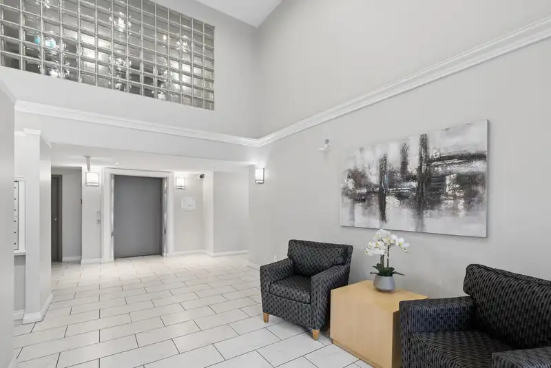 418 2960 PRINCESS CRESCENT - photo 4 of 38