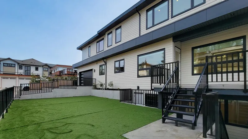 13525 16TH AVENUE - photo 3 of 25