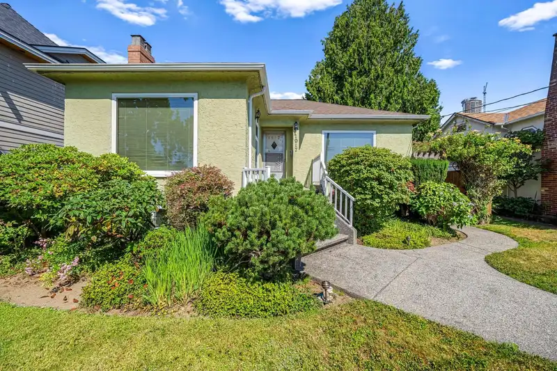 1917 DUBLIN STREET - photo 1 of 32