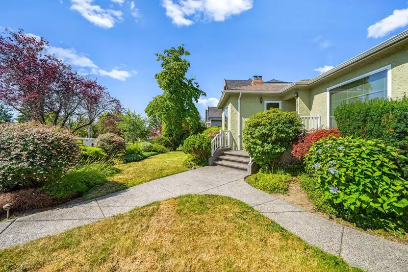 1917 DUBLIN STREET - photo 2 of 32