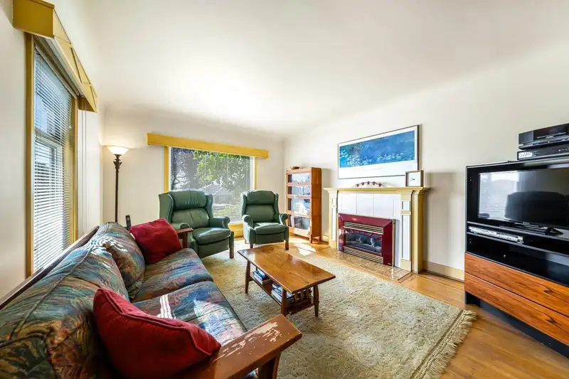 1917 DUBLIN STREET - photo 4 of 32