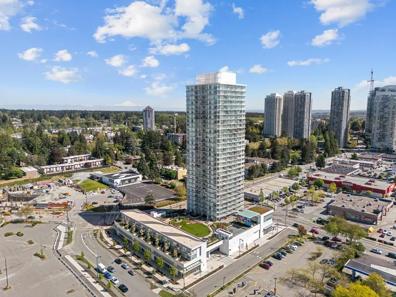 2007 13685 102 AVENUE - photo 1 of 25