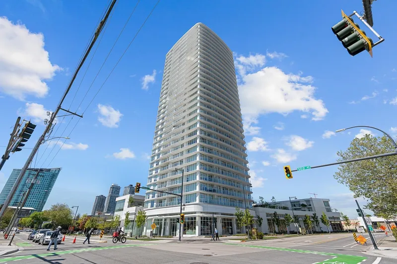 2007 13685 102 AVENUE - photo 2 of 25