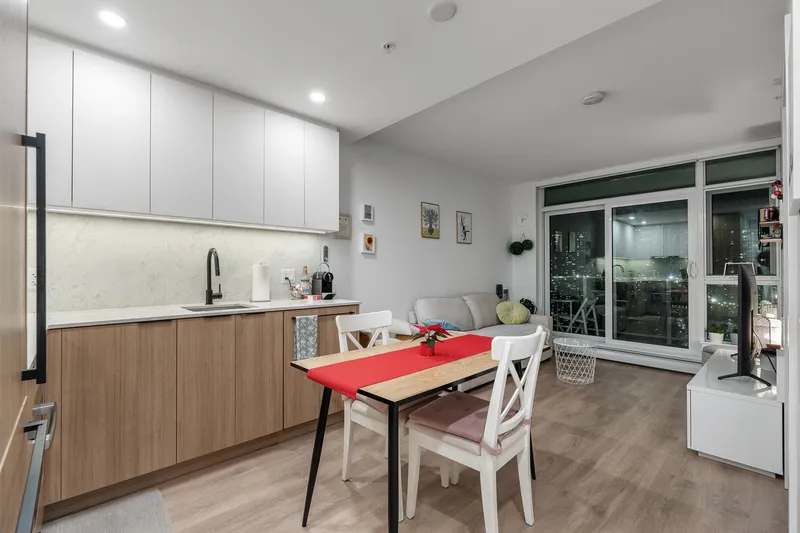 2007 13685 102 AVENUE - photo 3 of 25