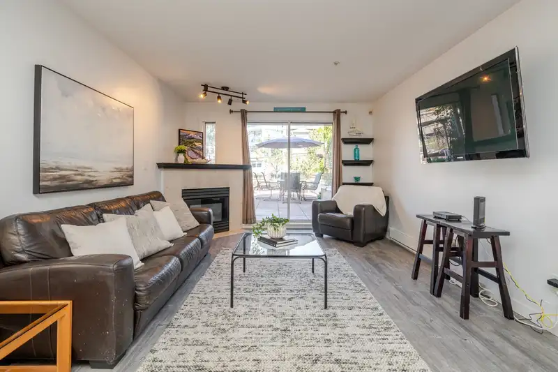 202 14965 MARINE DRIVE - photo 4 of 40