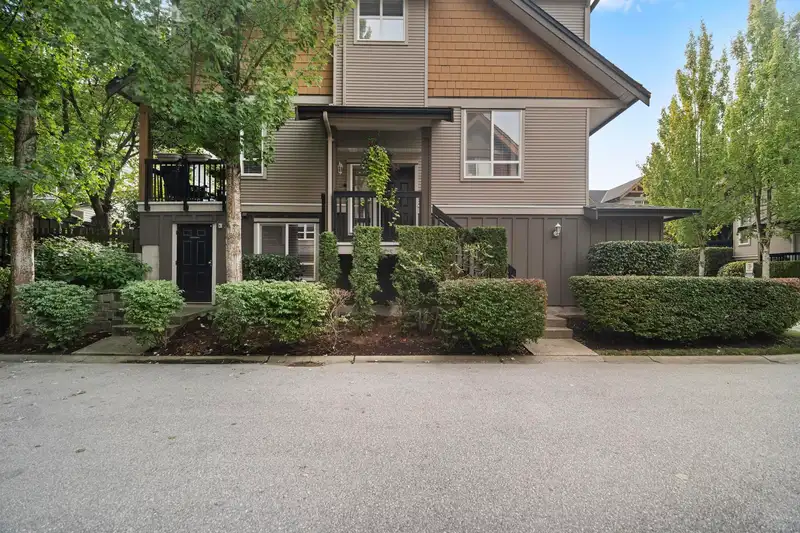 9 16789 60 AVENUE - photo 4 of 32