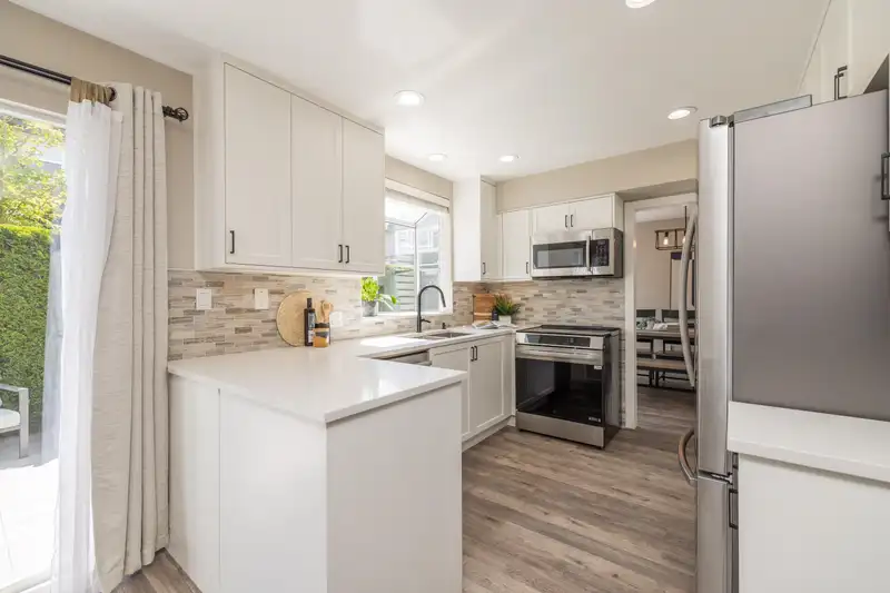 863 ROCHE POINT DRIVE - photo 3 of 40