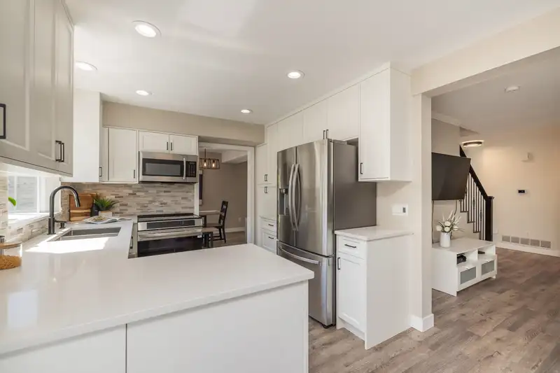 863 ROCHE POINT DRIVE - photo 4 of 40