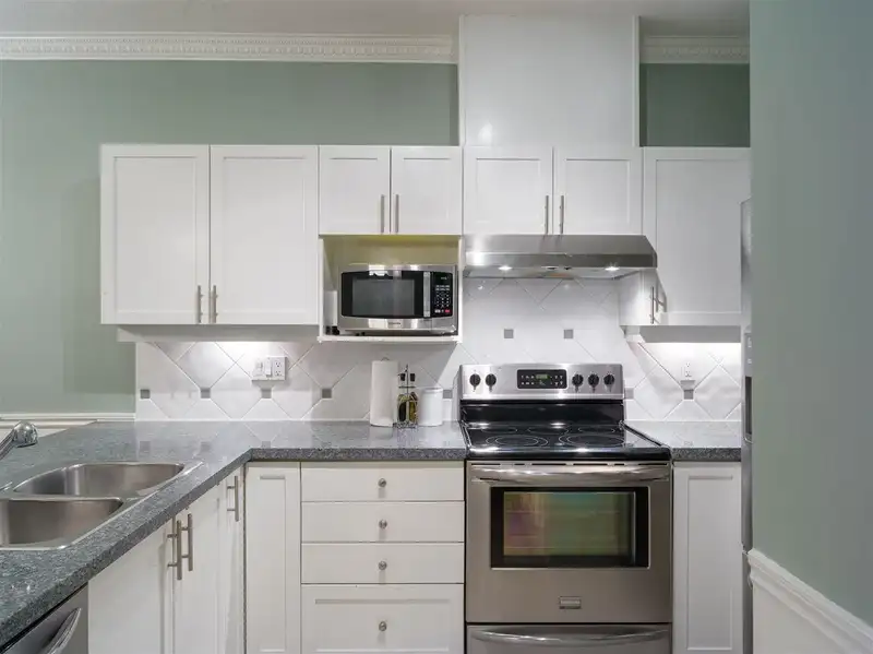 105 5605 HAMPTON PLACE - photo 3 of 13