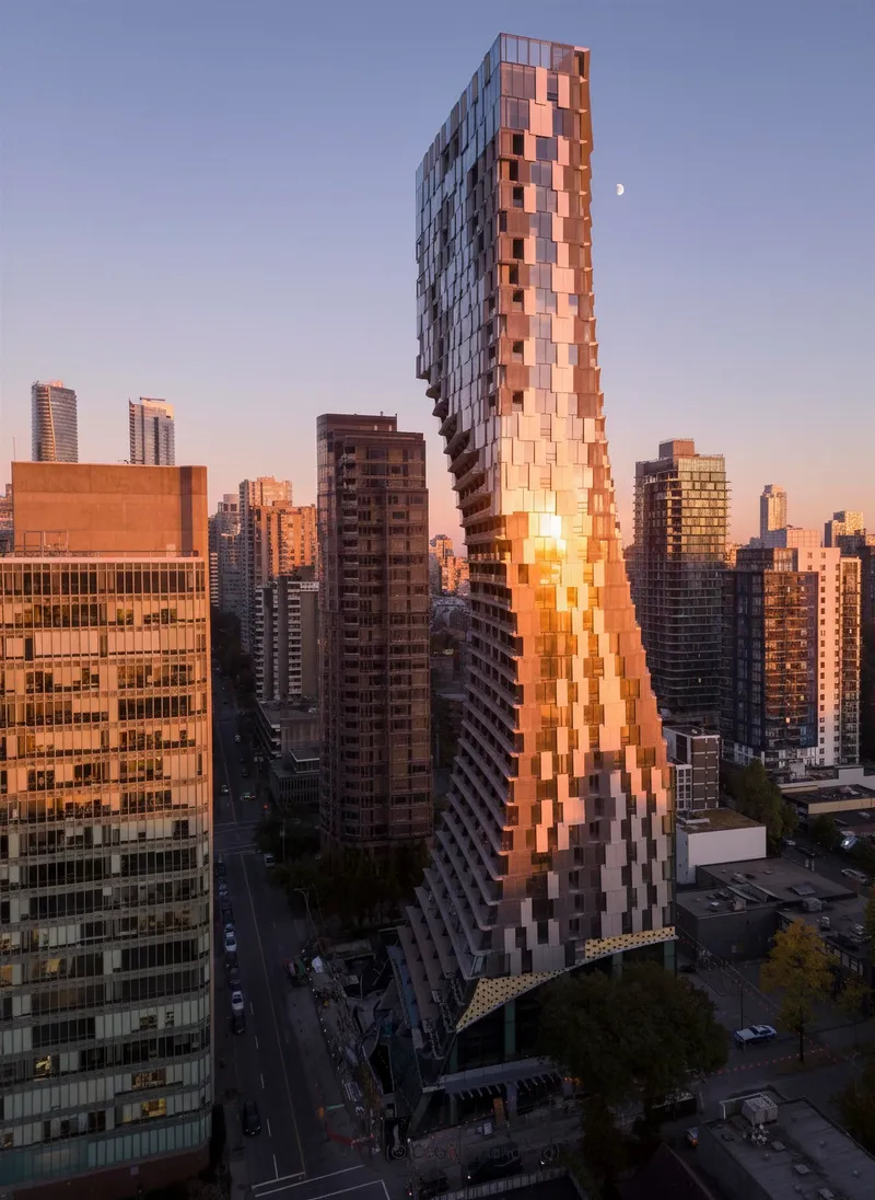 3902 1568 ALBERNI STREET - photo 1 of 25