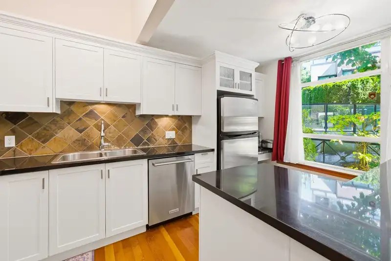 114 8 RENAISSANCE SQUARE - photo 4 of 40