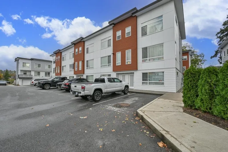 23 27640 LANTERN AVENUE - photo 1 of 25