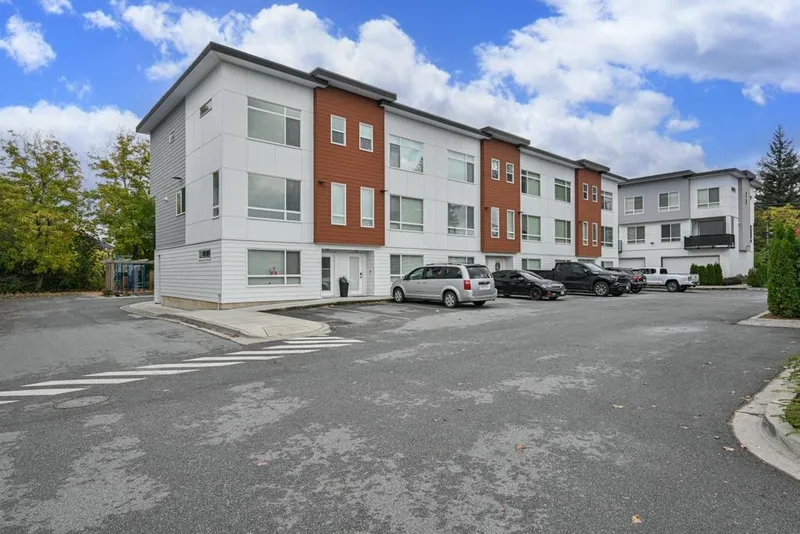 23 27640 LANTERN AVENUE - photo 2 of 25