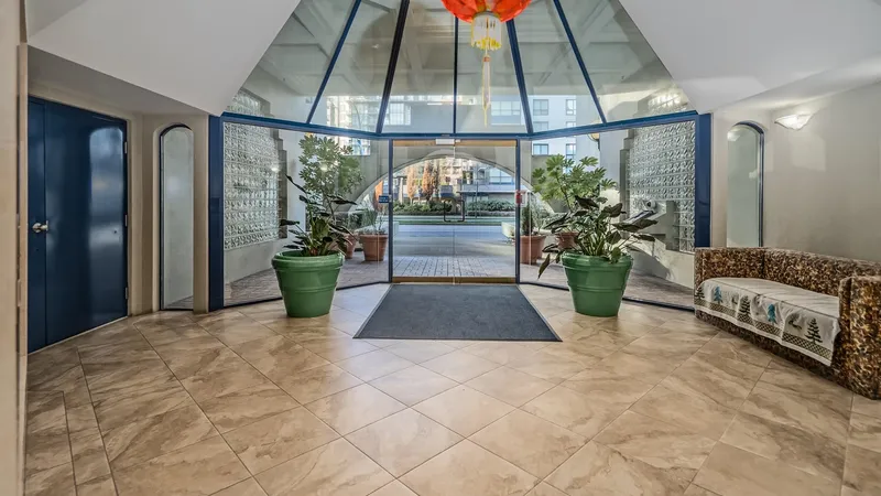 909 6088 MINORU BOULEVARD - photo 3 of 25