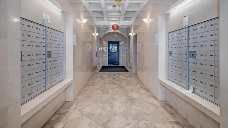 909 6088 MINORU BOULEVARD - photo 4 of 25