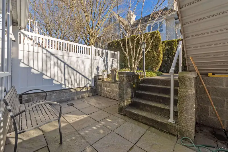 116 6588 SOUTHOAKS CRESCENT - photo 2 of 12