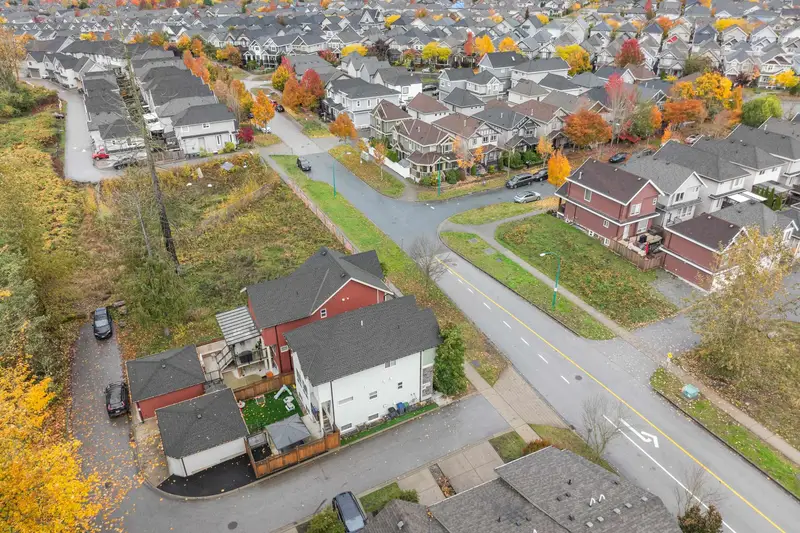 6702 191A STREET - photo 4 of 14