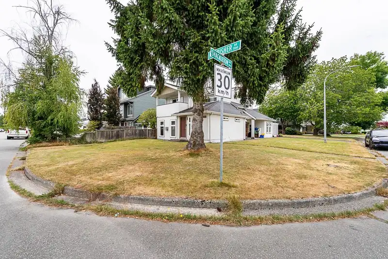 7920 FROBISHER DRIVE - photo 3 of 36