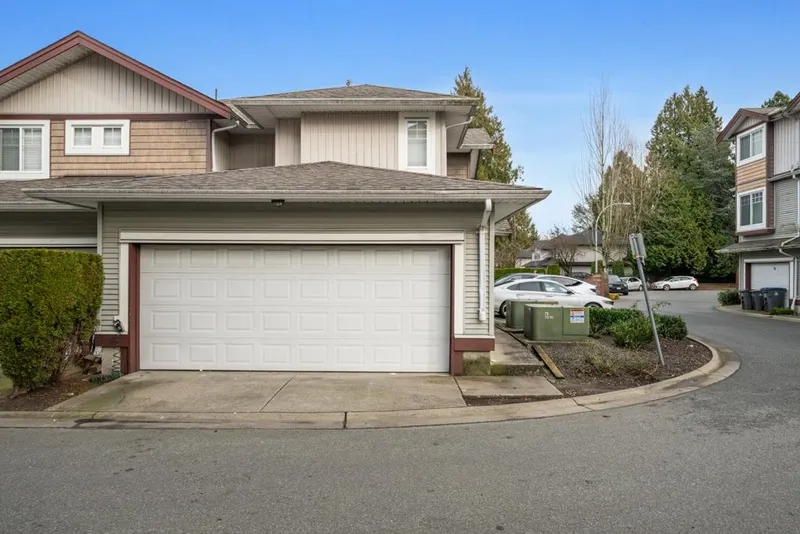 18 8255 120A STREET - photo 4 of 25