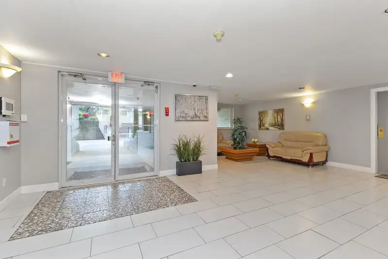 405 13680 84 AVENUE - photo 2 of 19