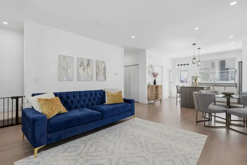 39 14355 62 AVENUE - photo 3 of 18