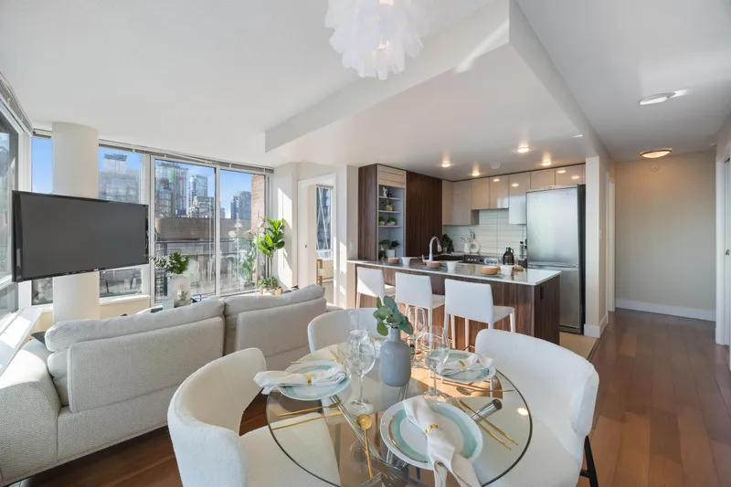 1801 1088 RICHARDS STREET - photo 2 of 25