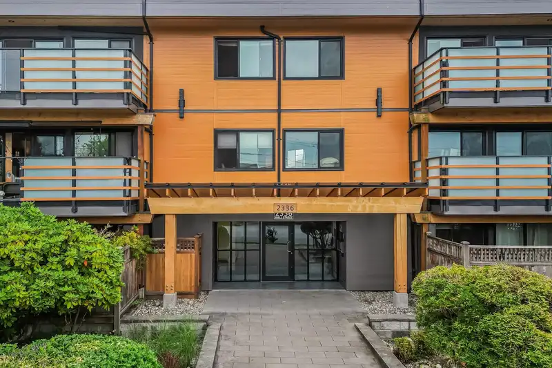 205 2336 WALL STREET - photo 1 of 35