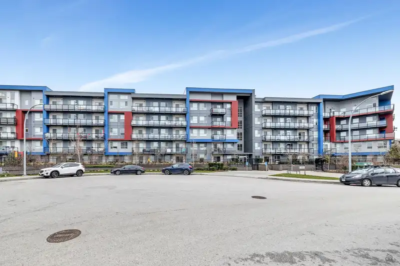 405 5486 199A STREET - photo 2 of 31
