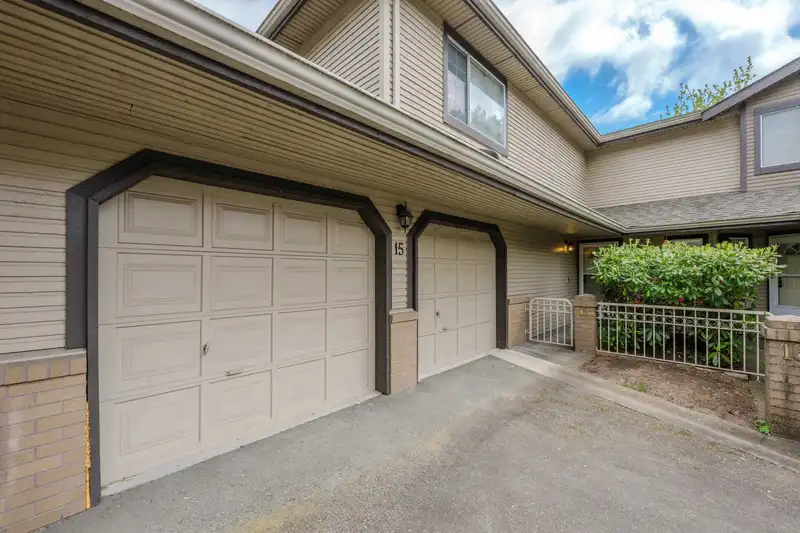 15 11880 82 AVENUE - photo 2 of 40