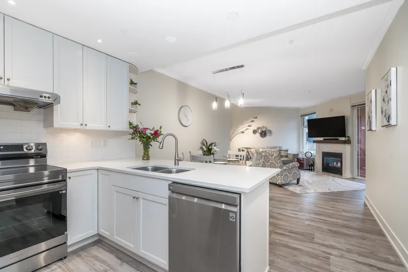 209 15368 16A AVENUE - photo 4 of 25