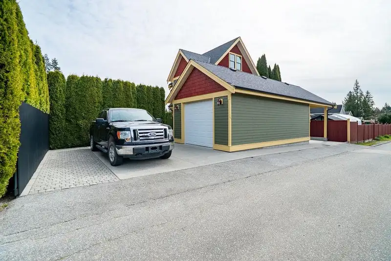 674 COLINET STREET - photo 2 of 40