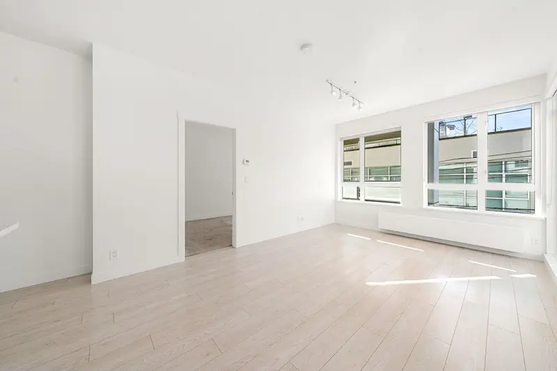 208 711 W 14TH STREET - photo 4 of 25