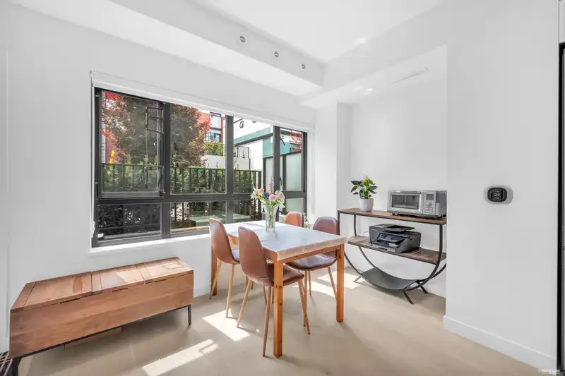 23 526 W 28TH AVENUE - photo 3 of 39