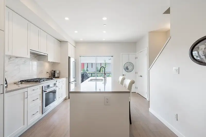 171 19451 SUTTON AVENUE - photo 3 of 40