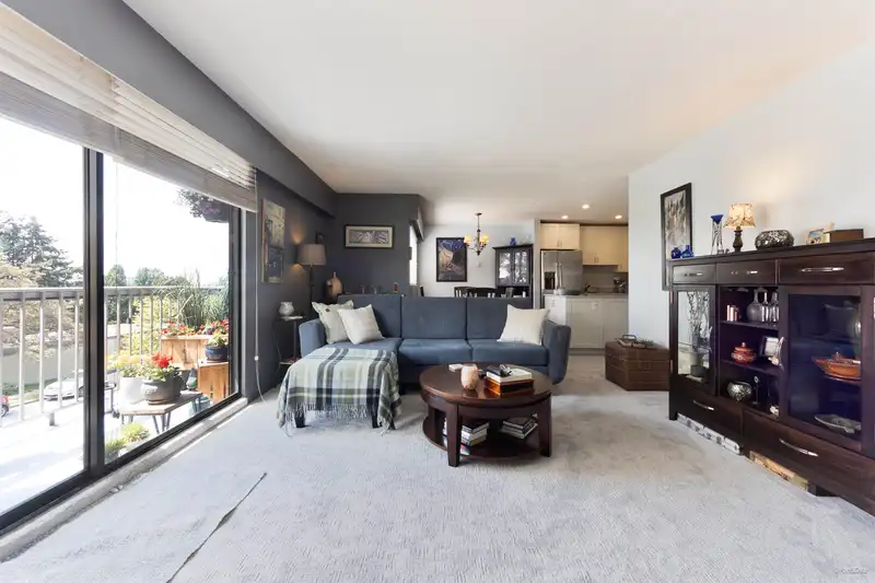 205 330 W 2ND STREET - photo 3 of 21