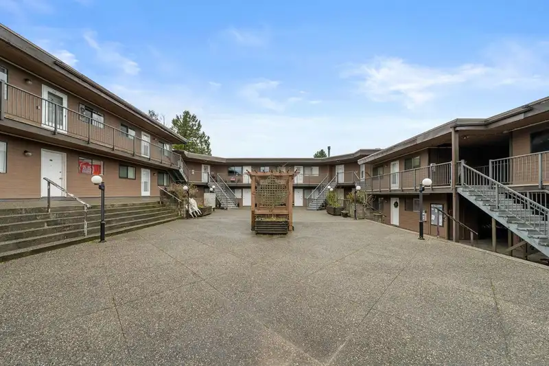 204 3136 KINGSWAY - photo 4 of 40