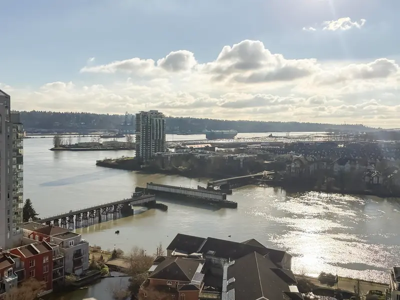 2004 1 RENAISSANCE SQUARE - photo 4 of 25