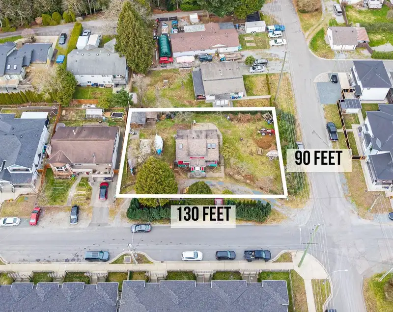 32789 4 AVENUE - photo 1 of 40