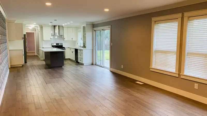 20737 24 AVENUE - photo 4 of 7
