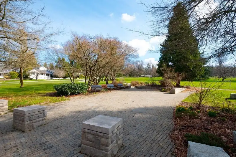 1316 4655 VALLEY DRIVE - photo 2 of 9