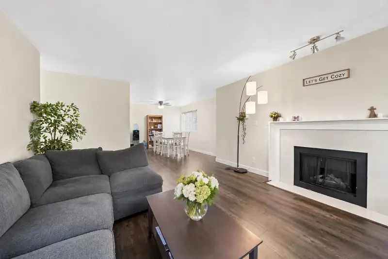 209 11963 223 STREET - photo 1 of 24