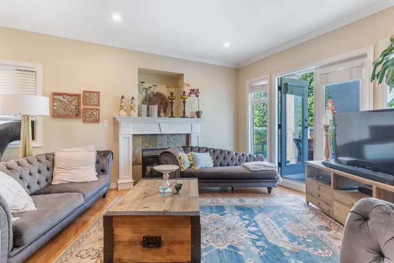 3460 CARNARVON AVENUE - photo 3 of 9