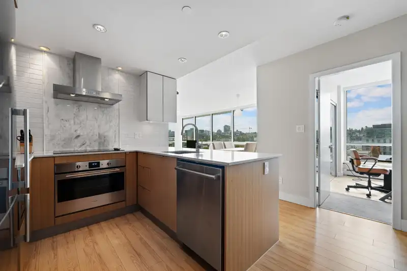 907 159 W 2ND AVENUE - photo 2 of 38