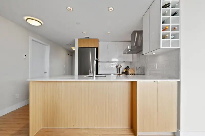 907 159 W 2ND AVENUE - photo 4 of 38