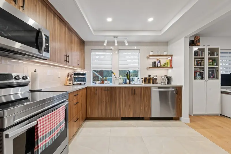 203 3401 CURLE AVENUE - photo 1 of 25