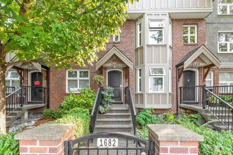 1682 E PENDER STREET - photo 1 of 29
